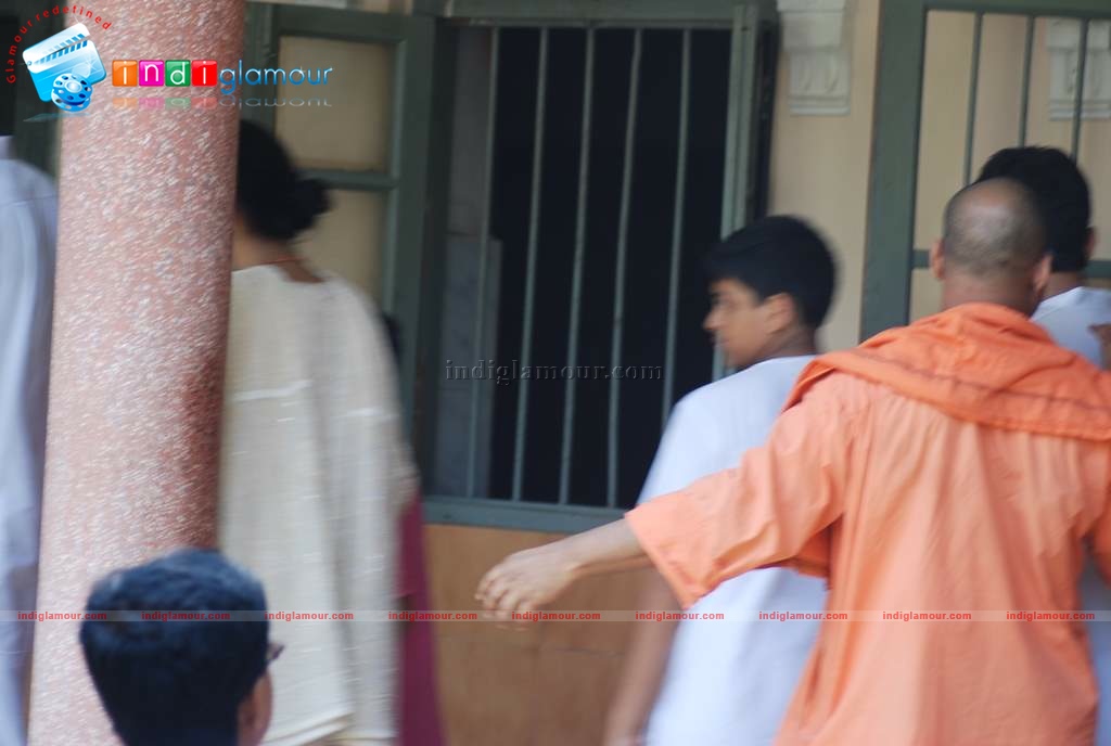 Aishwarya-Abhishek at Durga Pooja Event hd photo